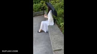 短发嫩妹子穿着白色吊带 露奶诱惑 手指揉豆豆 自慰器自慰呻吟